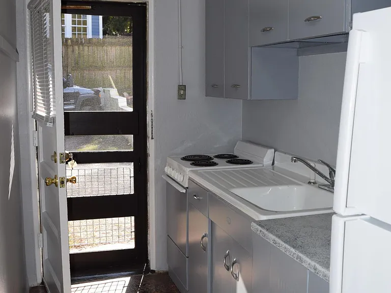 165 N May St #5 — Photo 2