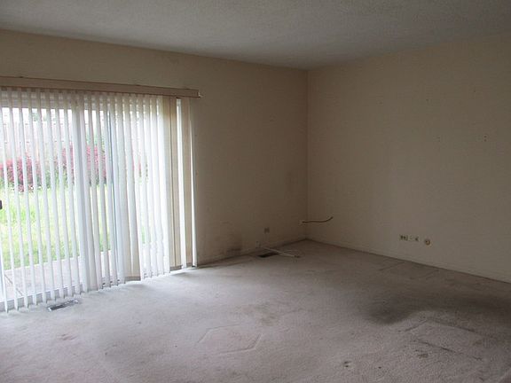 3rd image of 5742 Essex Ct