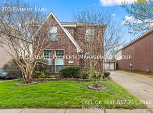 203 Patriot Ln, Euless, TX 76040