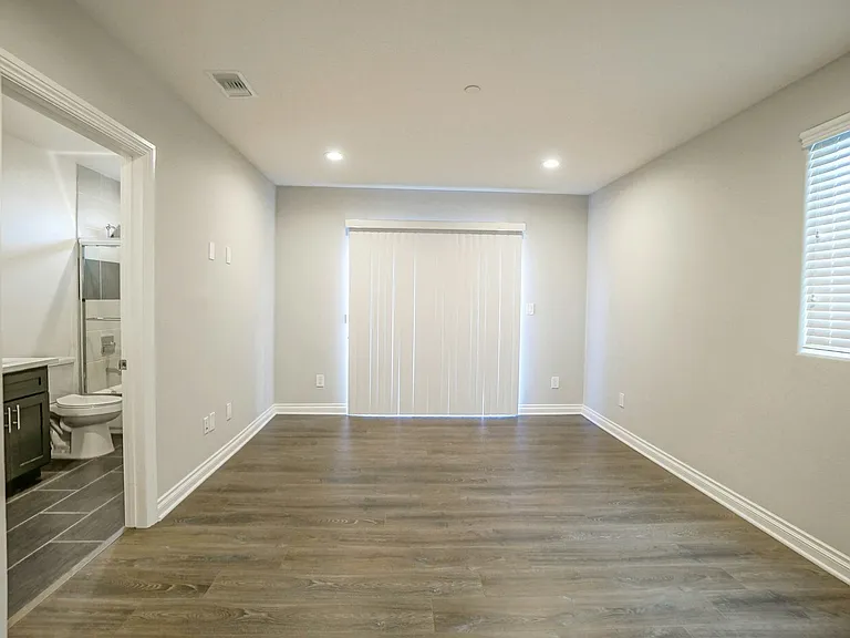 1116 1118 1/2 West 39th Pl — Photo 11