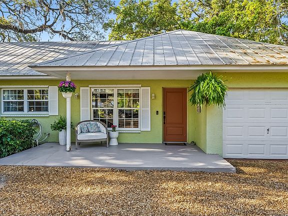 2nd image of 456 Holly Rd