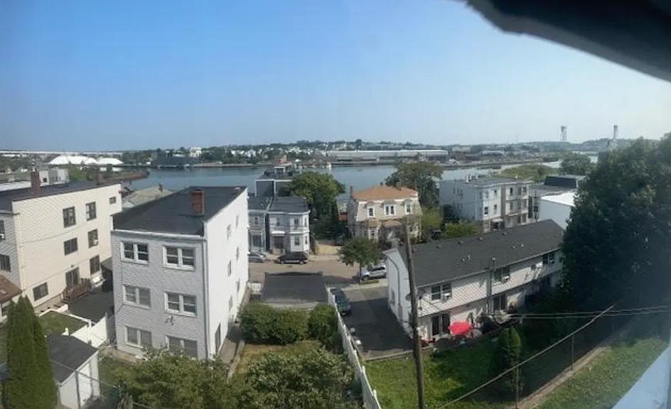3 bed, 1250 sqft, $3,500 — Photo 3