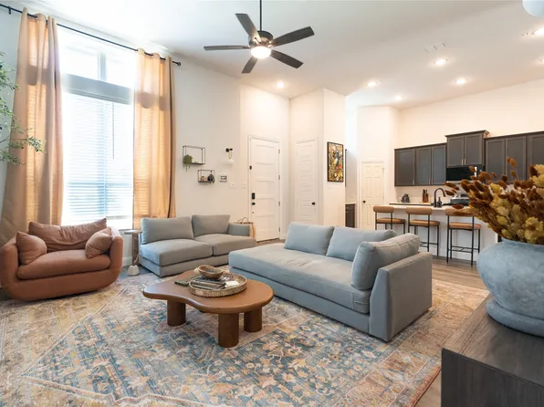 532 E 2nd St, Irving, TX 75060