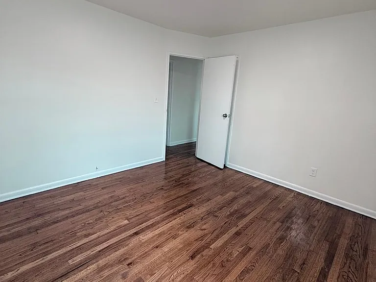 260 Loring Ave #3B — Photo 4