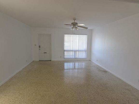 2nd image of 2472 NE 5th Ave #2472