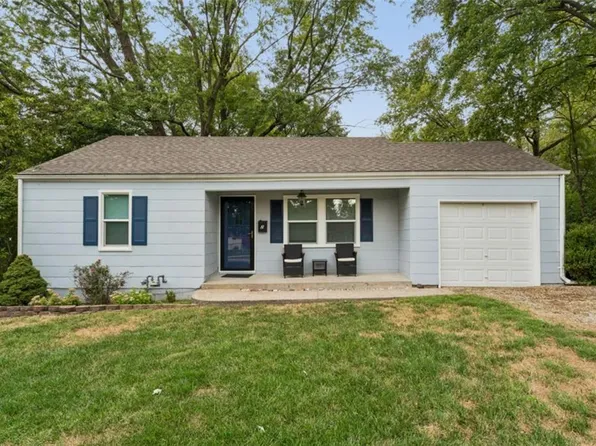 2 Eavey Cir, Harrisonville, MO 64701