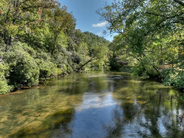 16 River Ln, Ellijay, GA 30536