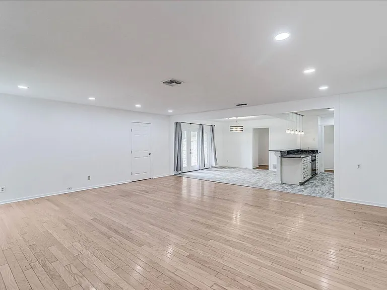 1022 Herndon St — Photo 8
