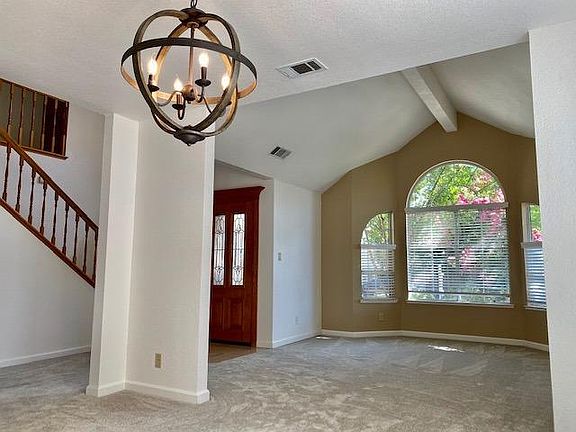 3rd image of 2219 Banbury Cir