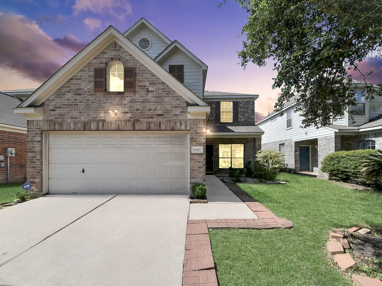 4 bed, 2.5 bath, 1870 sqft, $2,000 — Photo 2