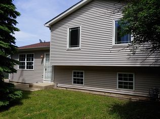 1931 W Dugdale Rd, Waukegan, IL 60085