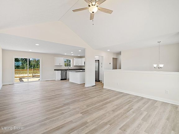 4th image of 300 Shelbi Dr