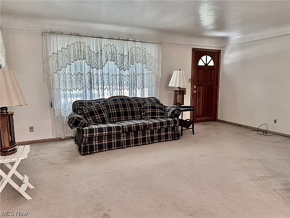 3rd image of 19102 Puritas Ave