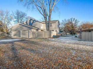 1006 Carmel Ct, Shoreview, MN 55126