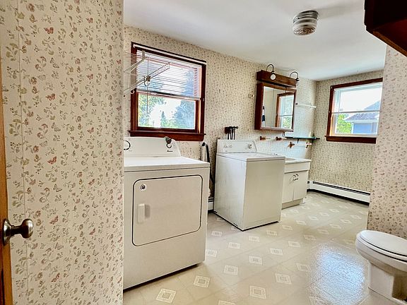 2nd image of 25 12th St #2