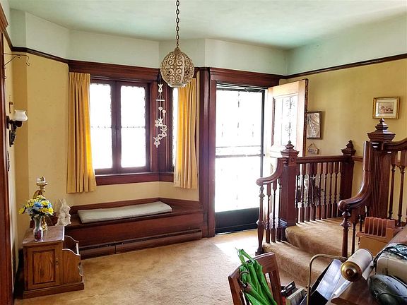 5th image of 131 Chapin St