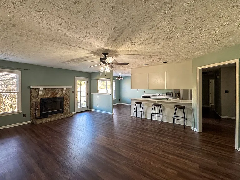 309 Sparrow Dr — Photo 3