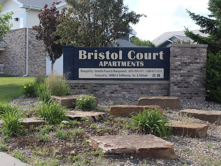 Bristol Court — Photo 1