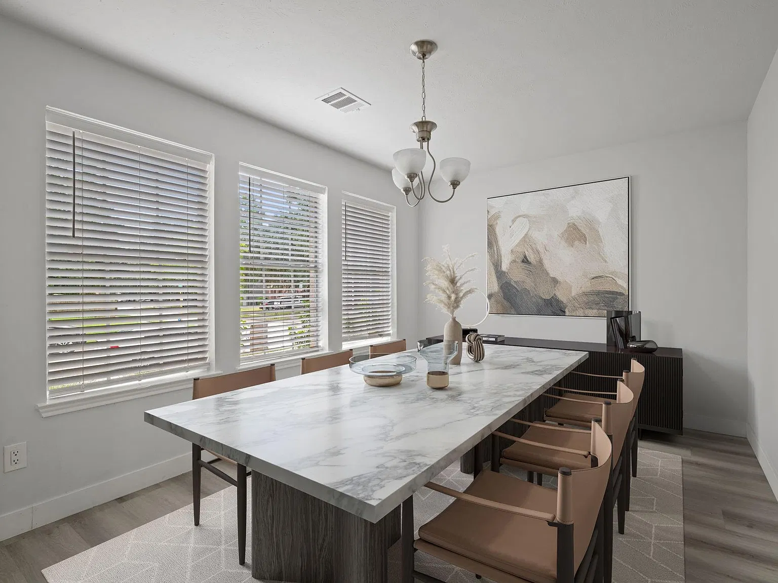 3 bed, 2.0 bath, 1966 sqft, $2,000 — Photo 3