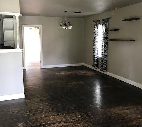 4th image of 1013 Avenue K