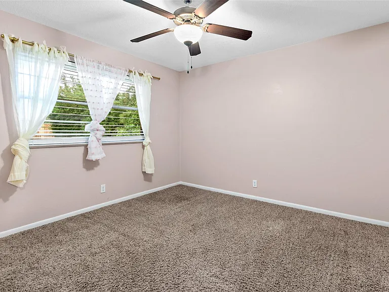 416 E Myrtle St — Photo 17