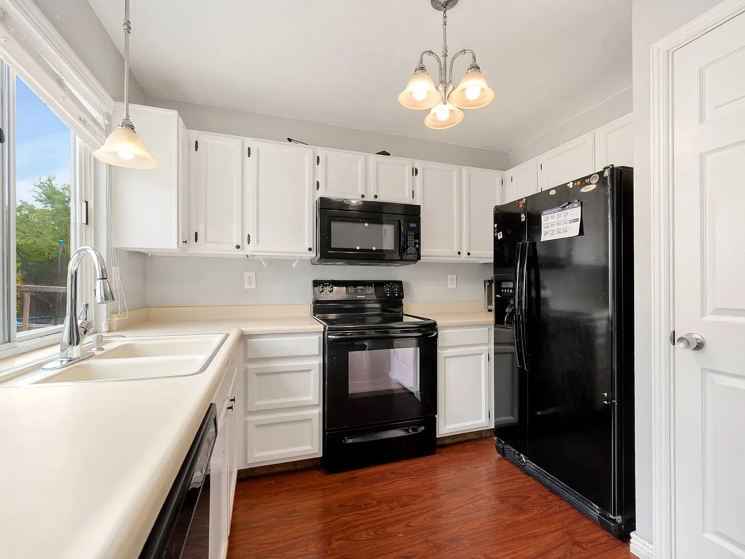 3 bed, 1307 sqft, $2,800 — Photo 3