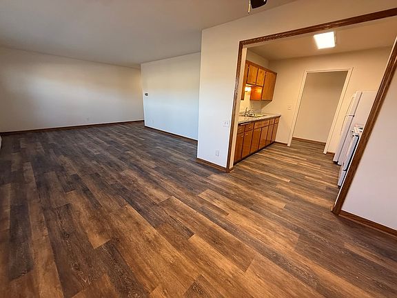 2nd image of 1121 W Badger Rd #2