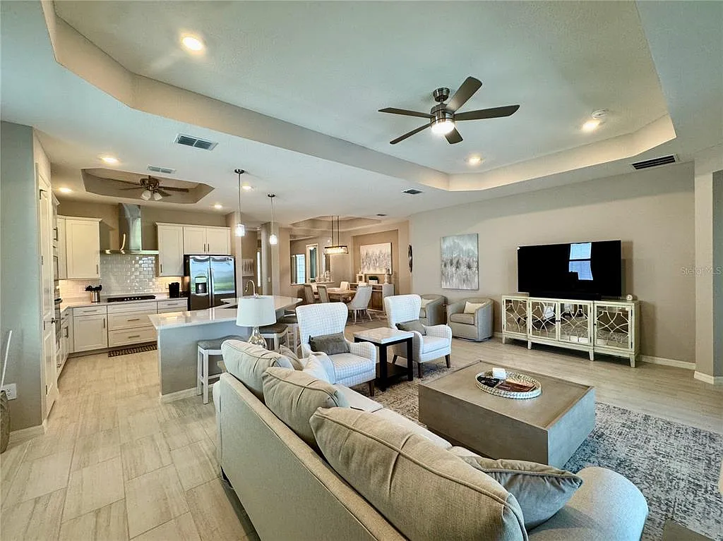 3 bed, 2.0 bath, 2246 sqft, $8,000 — Photo 4