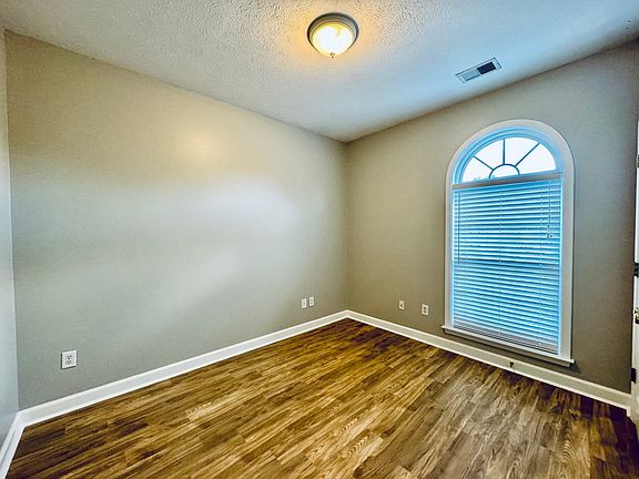 Right Bedroom_12072023