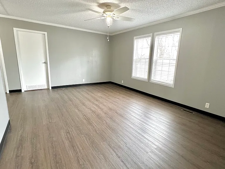 205 S Elm St — Photo 24