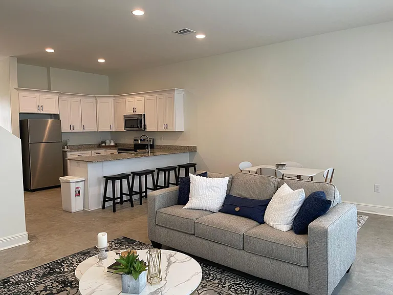 721 Almonaster Rd — Photo 20