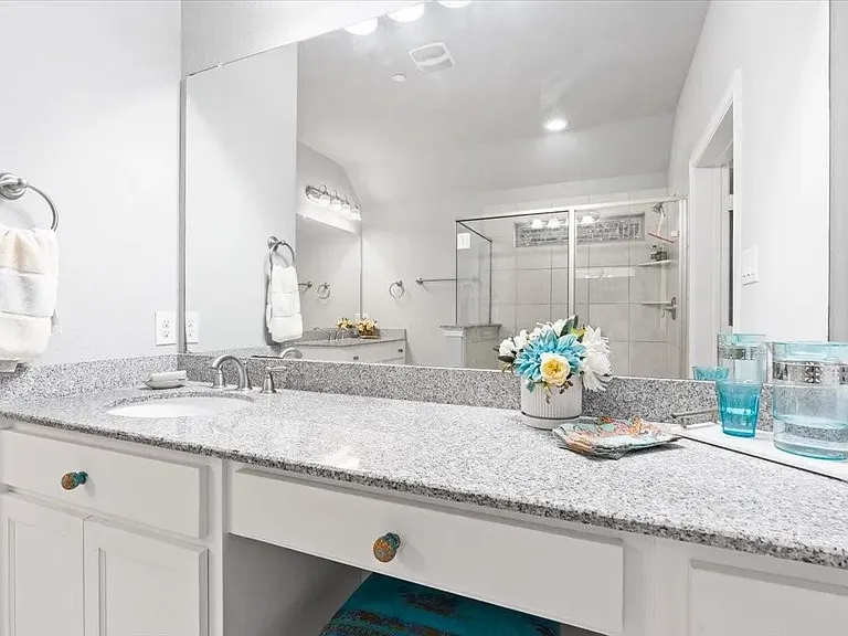 4433 Blackjack Oak Dr — Photo 9