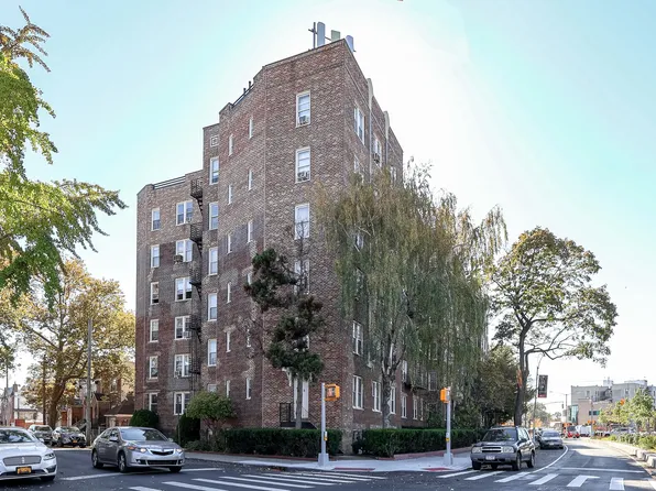 3626 Kings Highway image 1 of 22