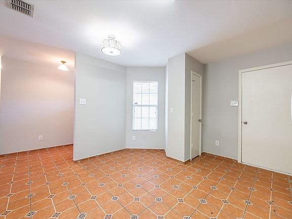 2nd image of 1705 Diamond Lake Trl