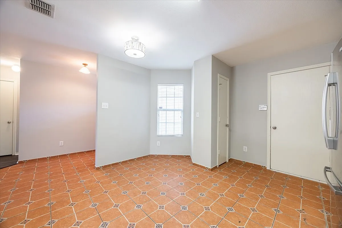 Building Photo - 1705 Diamond Lake Trl