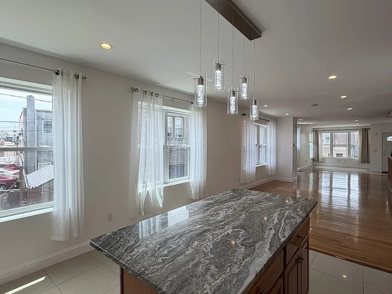 3463 Princeton Ave — Photo 2
