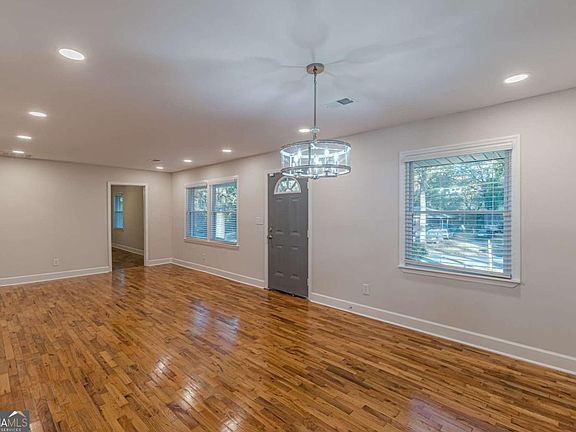 3rd image of 1395 Dennis Dr