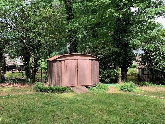 5th image of 2113 Woodmont Dr