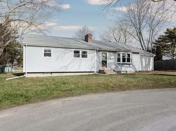 11 Granada Ter, Middletown, RI 02842