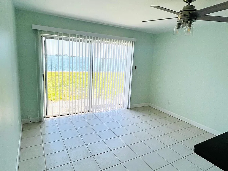 2563 Gary Cir — Photo 8