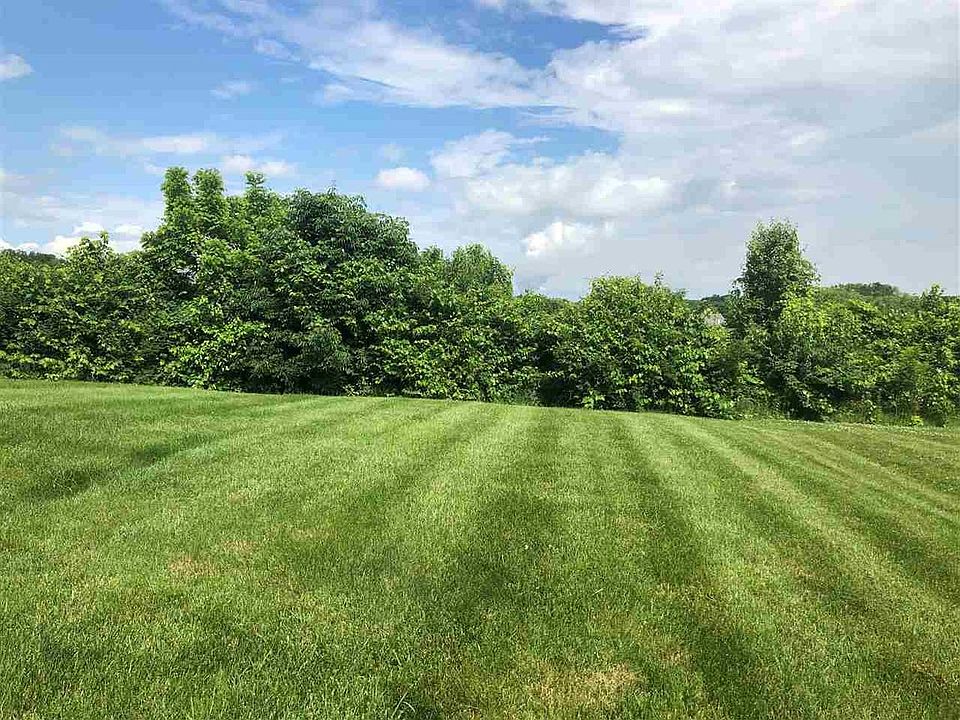 2nd image of 2995 Laura Lee Ln