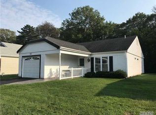 231 Belfast Ln, Ridge, NY 11961