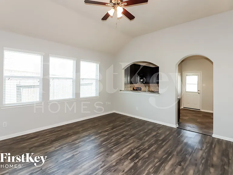 8330 Hampton Bay Dr — Photo 3