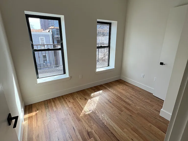 679 Watkins St #3 — Photo 5