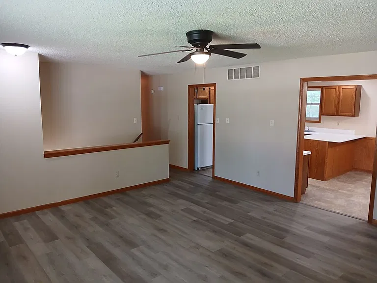 5102 Charm Ridge Dr — Photo 2