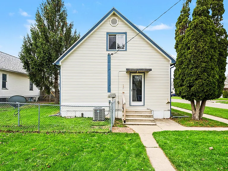 801 S Sherman St — Photo 24