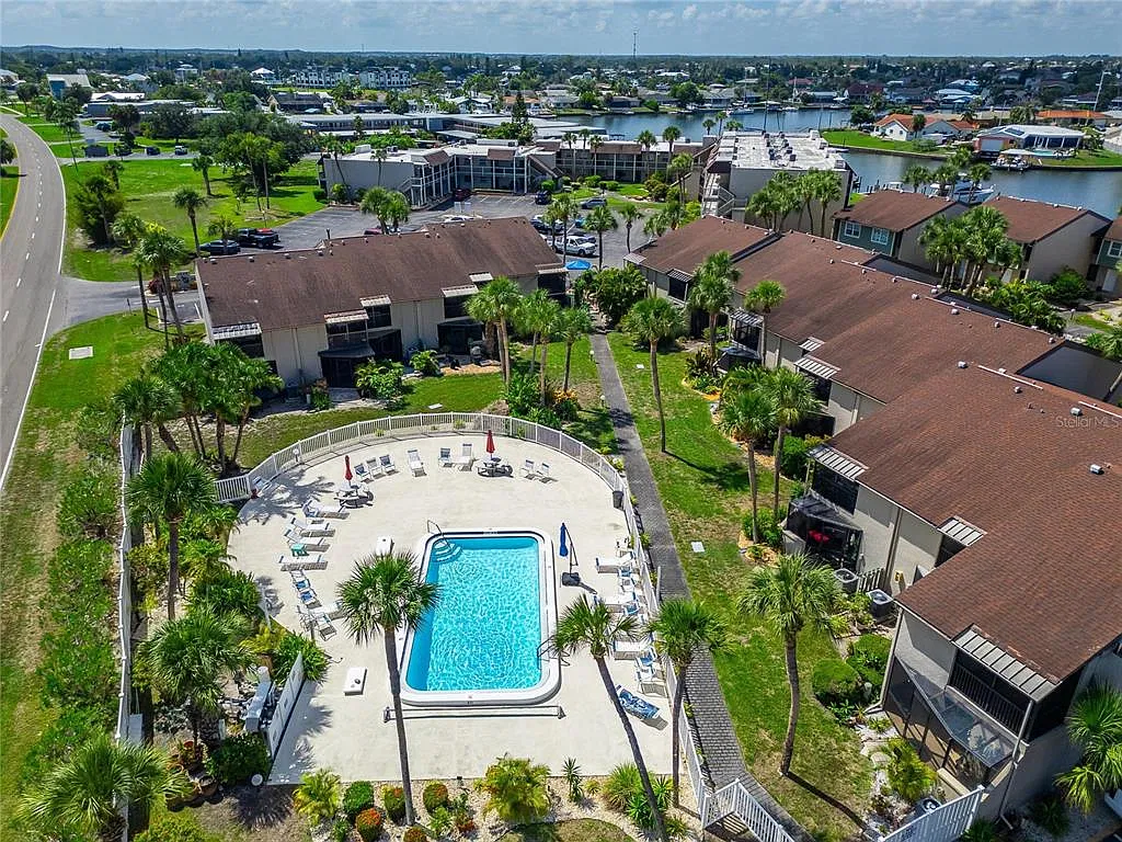 2 bed, 2.0 bath, 1084 sqft, $1,950 — Photo 3