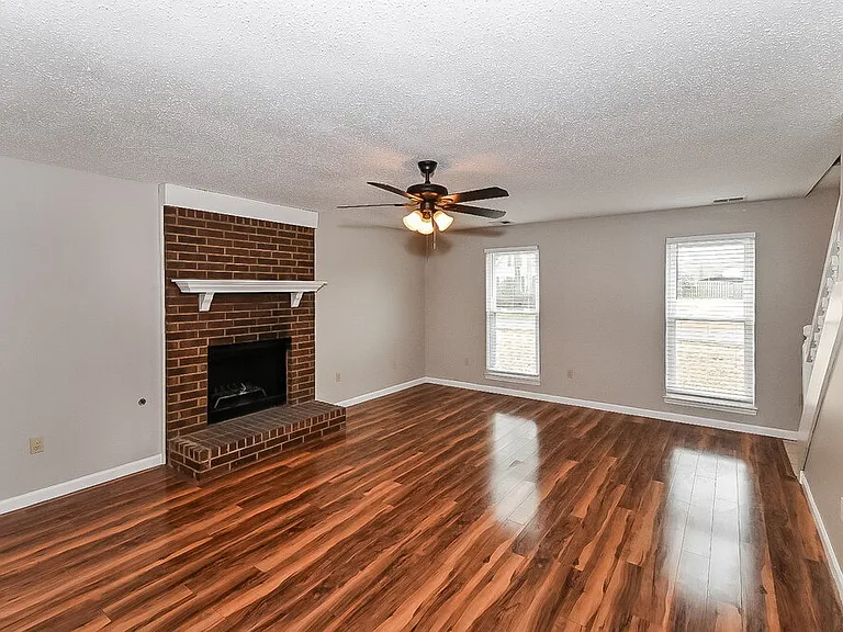 2780 White Oak Dr — Photo 4