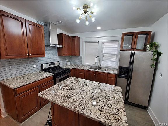 3rd image of 67 Crestwood Ave