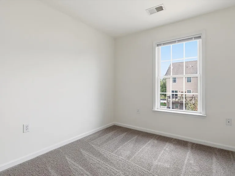 32 Mabel Ln — Photo 17